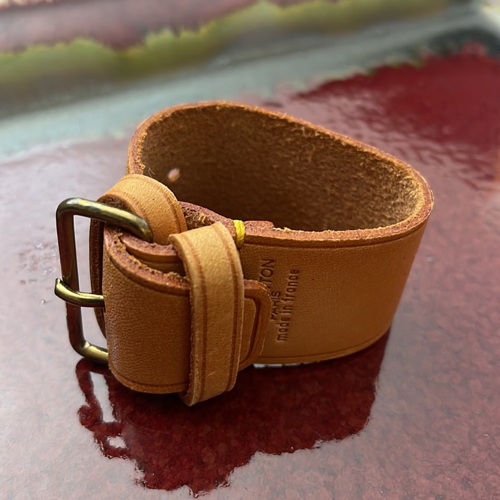EUC/ 💯 Authentic LOUIS VUITTON bag handler